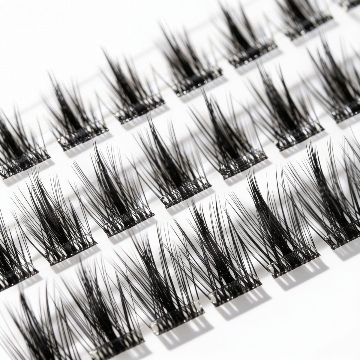 London Lash Pre-Glued Cluster Lashes - Deeya Feathered Wispy