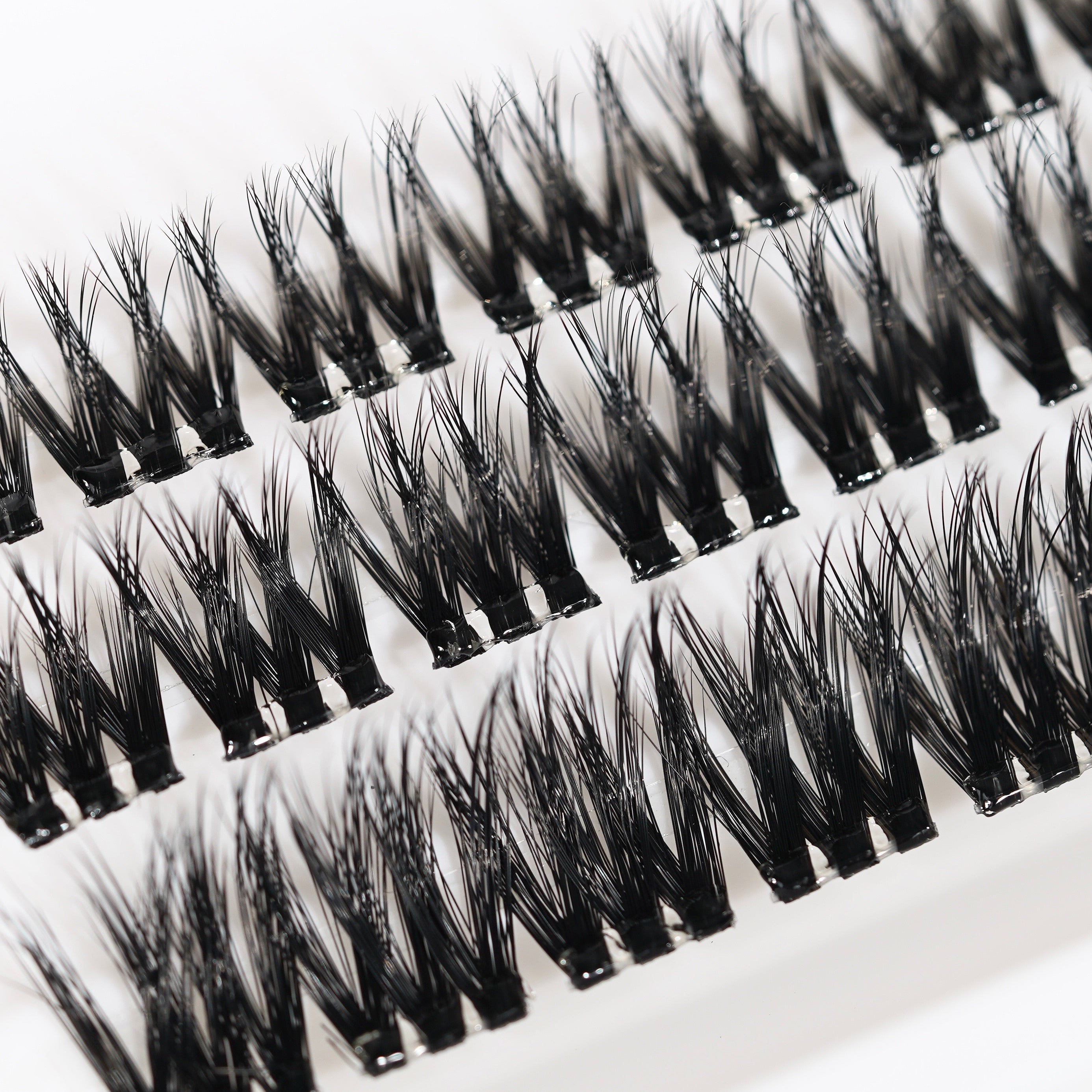 London Lash Pre-Glued Cluster Lashes - Mirela Textured Wispy