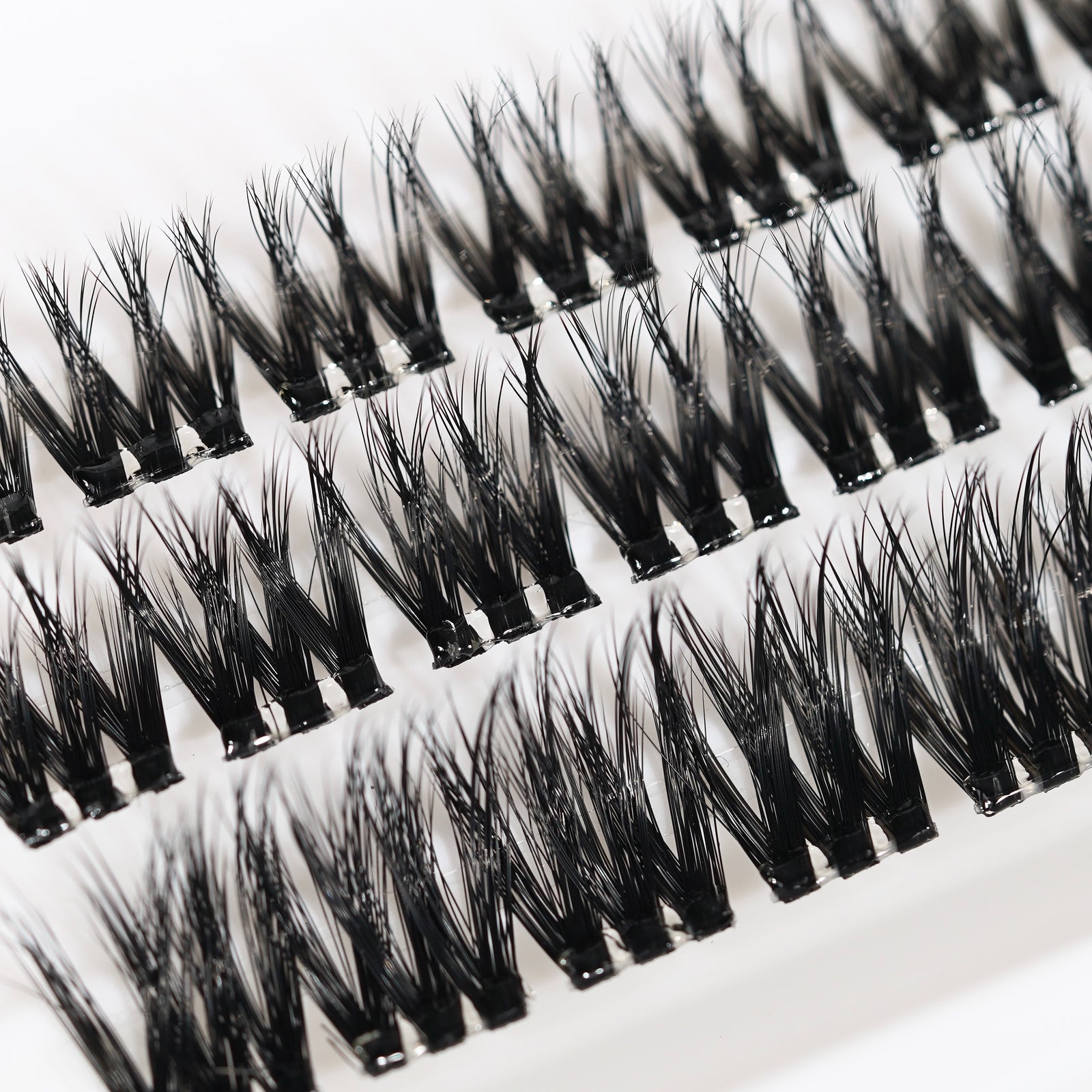 London Lash Pre-Glued Cluster Lashes - Mirela Textured Wispy