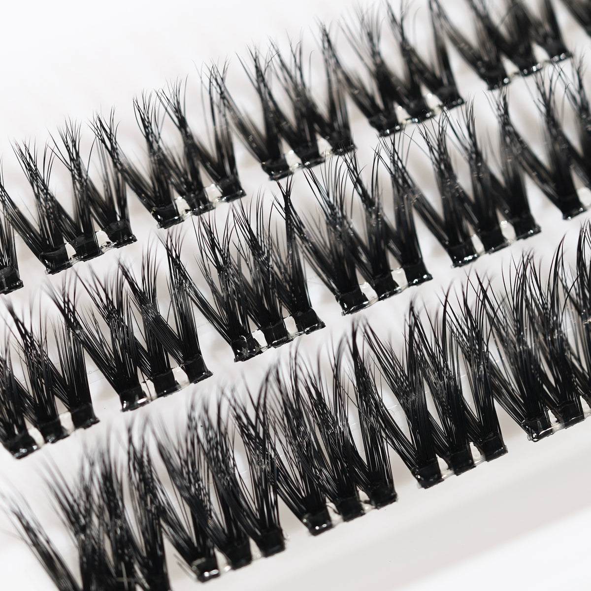 London Lash Pre-Glued Cluster Lashes - Mirela Textured Wispy